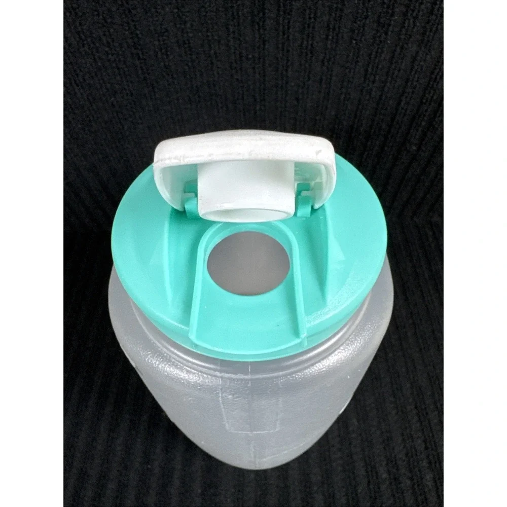 Rubbermaid Mixer Mate 3 Quart Bottle‎ Handle Limited Edition Teal Aqua Flip Top